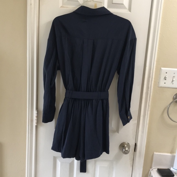 Vici long sleeve romper with front pockets and buttons. EUC - Picture 5 of 8